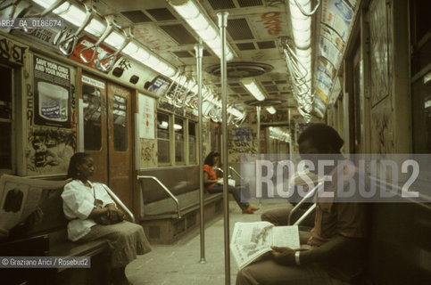 ( STATI UNITI DAMERICA - USA  ) NEW YORK CITY :  GRAFFITI NELLA SUBWAY  - © 1986 Graziano Arici/Rosebud2 / GEO / METROPOLITANA