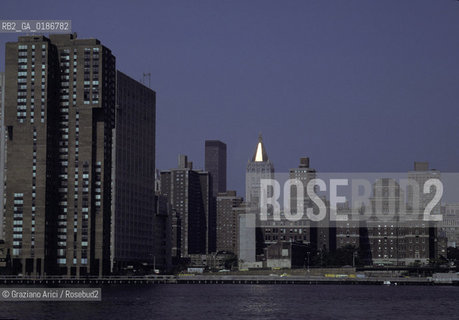 ( STATI UNITI DAMERICA - USA  ) NEW YORK CITY : MANHATTAN SKYLINE   - © 1986 Graziano Arici/Rosebud2 / GEO