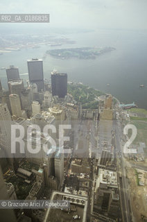 ( STATI UNITI DAMERICA - USA  ) NEW YORK CITY : LA CITTA VISTA DAL GRATTACIELO WORD TRADE CENTER  - © 1986 Graziano Arici/Rosebud2 / GEO