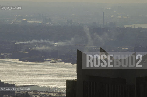 ( STATI UNITI DAMERICA - USA  ) NEW YORK CITY : LA CITTA VISTA DA UN GRATTACIELO   - © 1986 Graziano Arici/Rosebud2 / GEO / INQUINAMENTO /