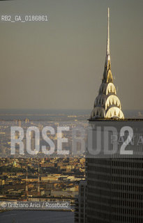 ( STATI UNITI DAMERICA - USA  ) NEW YORK CITY : LA CITTA VISTA DA UN GRATTACIELO   - © 1986 Graziano Arici/Rosebud2 / GEO / IL CHRYSLER BUILDING