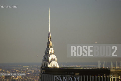 ( STATI UNITI DAMERICA - USA  ) NEW YORK CITY : LA CITTA VISTA DA UN GRATTACIELO   - © 1986 Graziano Arici/Rosebud2 / GEO / IL CHRYSLER BUILDING