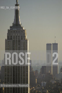 ( STATI UNITI DAMERICA - USA  ) NEW YORK CITY : LA CITTA VISTA DA UN GRATTACIELO   - © 1986 Graziano Arici/Rosebud2 / GEO / EMPIRE STATE BUILDING E WORD TRADE CENTER