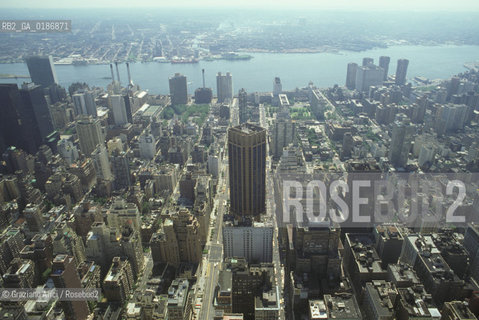 ( STATI UNITI DAMERICA - USA  ) NEW YORK CITY : LA CITTA VISTA DA UN GRATTACIELO   - © 1986 Graziano Arici/Rosebud2 / GEO