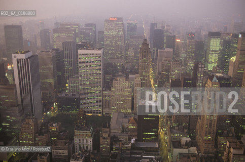 ( STATI UNITI DAMERICA - USA  ) NEW YORK CITY : LA CITTA VISTA DA UN GRATTACIELO   - © 1986 Graziano Arici/Rosebud2 / GEO
