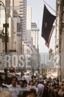 ( STATI UNITI DAMERICA - USA  ) NEW YORK CITY : LA QUINTA STRADA    - © 1986 Graziano Arici/Rosebud2 / GEO