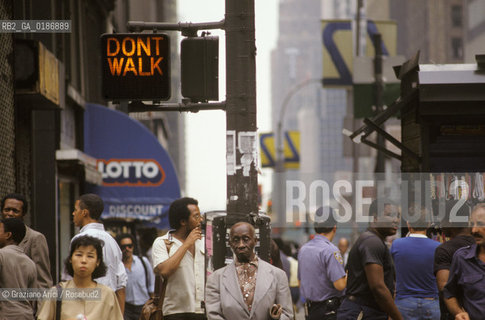 ( STATI UNITI DAMERICA - USA  ) NEW YORK CITY : LA QUINTA STRADA    - © 1986 Graziano Arici/Rosebud2 / GEO