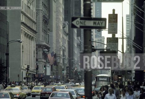 ( STATI UNITI DAMERICA - USA  ) NEW YORK CITY : LA QUINTA STRADA    - © 1986 Graziano Arici/Rosebud2 / GEO