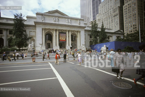 ( STATI UNITI DAMERICA - USA  ) NEW YORK CITY : LA QUINTA STRADA    - © 1986 Graziano Arici/Rosebud2 / GEO / THE NEW YORK PUBLIC LIBRARY / BIBLIOTECA