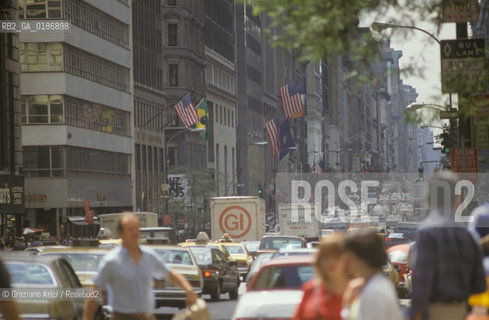 ( STATI UNITI DAMERICA - USA  ) NEW YORK CITY : LA QUINTA STRADA    - © 1986 Graziano Arici/Rosebud2 / GEO