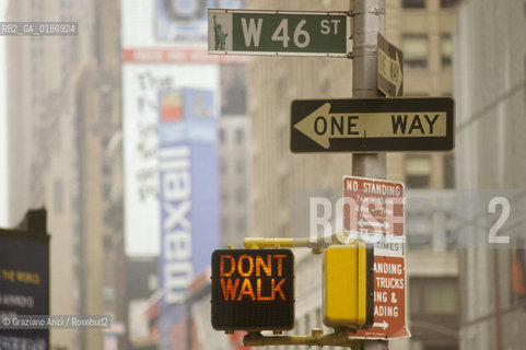 ( STATI UNITI DAMERICA - USA  ) NEW YORK CITY : UNA STRADA DI MANHATTAN    - © 1986 Graziano Arici/Rosebud2 / GEO / INSEGNA