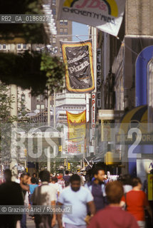 ( STATI UNITI DAMERICA - USA  ) NEW YORK CITY : UNA STRADA DI MANHATTAN    - © 1986 Graziano Arici/Rosebud2 / GEO