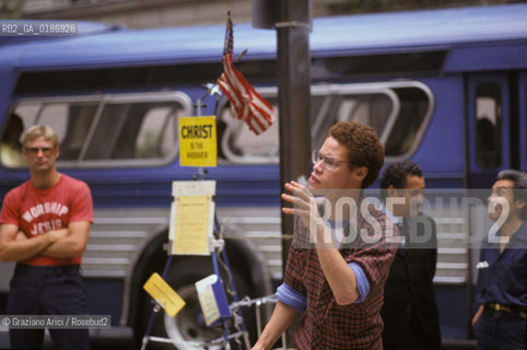 ( STATI UNITI DAMERICA - USA  ) NEW YORK CITY : PREDICATORE IN UNA STRADA DI MANHATTAN    - © 1986 Graziano Arici/Rosebud2 / GEO