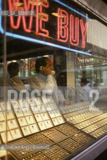 ( STATI UNITI DAMERICA - USA  ) NEW YORK CITY : UNA STRADA DI MANHATTAN    - © 1986 Graziano Arici/Rosebud2 / GEO / OREFICERIA