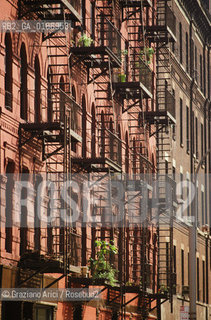 ( STATI UNITI DAMERICA - USA  ) NEW YORK CITY : UNA CASA DI SOHO    - © 1986 Graziano Arici/Rosebud2 / GEO / ROSSO / SCALA