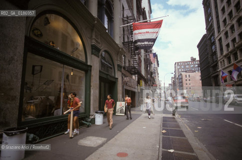 ( STATI UNITI DAMERICA - USA  ) NEW YORK CITY : UNA STRADA DI SOHO    - © 1986 Graziano Arici/Rosebud2 / GEO / THE NEW MUSEUM / MUSEO