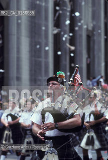 ( STATI UNITI DAMERICA - USA  ) NEW YORK CITY :  PARADE  SU BROADWAY PER FESTEGGIARE LE MEDAGLIE DORO DELLOLIMPIADE 1984 - © 1984 Graziano Arici/Rosebud2 / GEO / CORNAMUSE