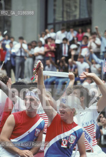 ( STATI UNITI DAMERICA - USA  ) NEW YORK CITY :  PARADE  SU BROADWAY PER FESTEGGIARE LE MEDAGLIE DORO DELLOLIMPIADE 1984 - © 1984 Graziano Arici/Rosebud2 / GEO