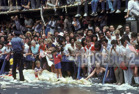 ( STATI UNITI DAMERICA - USA  ) NEW YORK CITY :  PARADE  SU BROADWAY PER FESTEGGIARE LE MEDAGLIE DORO DELLOLIMPIADE 1984 - © 1984 Graziano Arici/Rosebud2 / GEO