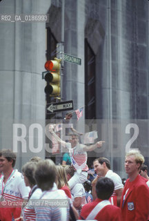 ( STATI UNITI DAMERICA - USA  ) NEW YORK CITY :  PARADE  SU BROADWAY PER FESTEGGIARE LE MEDAGLIE DORO DELLOLIMPIADE 1984 - © 1984 Graziano Arici/Rosebud2 / GEO