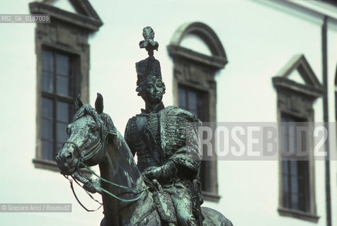 ( UNGHERIA  ) BUDAPEST : UNA STRADA DI BUDA IL MONUMENTO ALLUSSARO  © 2000 Graziano Arici/Rosebud2 / GEO