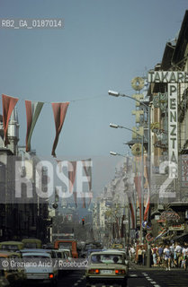 ( UNGHERIA  ) BUDAPEST : LA RAKOCZI UTCA  © 2000 Graziano Arici/Rosebud2 / GEO