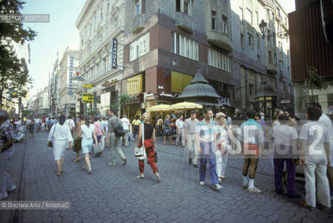 ( UNGHERIA  ) BUDAPEST : LA VIA VACI  © 2000 Graziano Arici/Rosebud2 / GEO