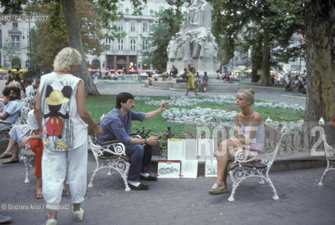 ( UNGHERIA  ) BUDAPEST : PIAZZA VOROSMARTY  © 2000 Graziano Arici/Rosebud2 / GEO
