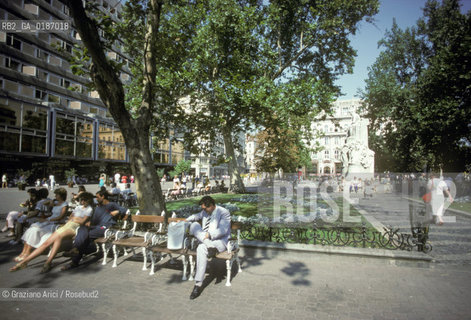 ( UNGHERIA  ) BUDAPEST : PIAZZA VOROSMARTY  © 2000 Graziano Arici/Rosebud2 / GEO