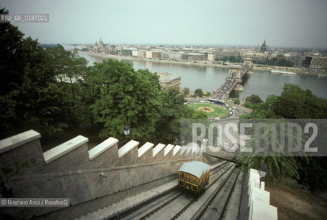 ( UNGHERIA  ) BUDAPEST : PANORAMA DALLA FUNICOLARE CON IL FIUME DANUBIO  © 2000 Graziano Arici/Rosebud2 / GEO