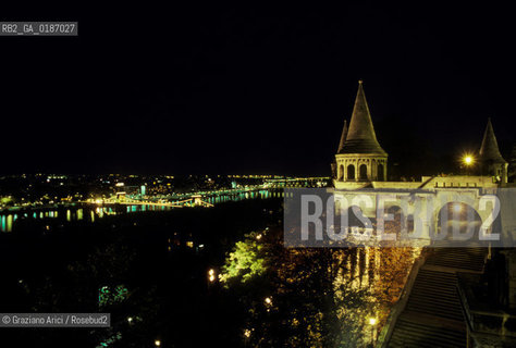 ( UNGHERIA  ) BUDAPEST : IL BASTIONE DEI PESCATORI DI NOTTE  © 2000 Graziano Arici/Rosebud2 / GEO