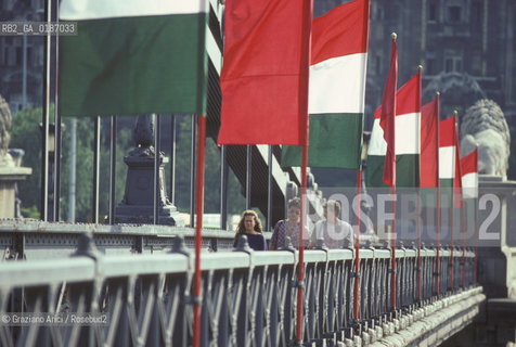 ( UNGHERIA  ) BUDAPEST : IL PONTE DELLE CATENE  © 2000 Graziano Arici/Rosebud2 / GEO