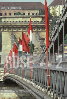 ( UNGHERIA  ) BUDAPEST : IL PONTE DELLE CATENE  © 2000 Graziano Arici/Rosebud2 / GEO