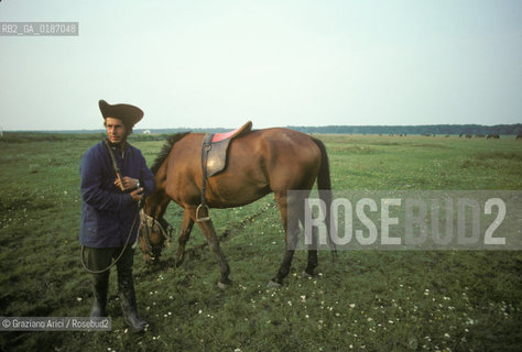 ( UNGHERIA  ) LA PUSZTA DI HORTOBAGY  ALLEVATORE CAVALIERE © 2000 Graziano Arici/Rosebud2 / GEO