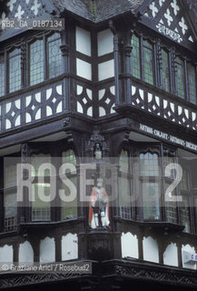 ( GRAN BRETAGNA  ) CHESTER : UNA VIA DEL CENTRO THE ROWS   © 1990 Graziano Arici/Rosebud2 / GEO / CHESHIRE / CASE A GRATICCIO