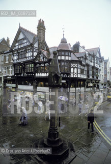 ( GRAN BRETAGNA  ) CHESTER : UNA VIA DEL CENTRO THE ROWS   © 1990 Graziano Arici/Rosebud2 / GEO / CHESHIRE / CASE A GRATICCIO