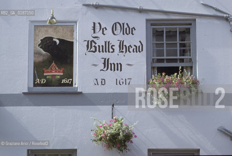 ( GRAN BRETAGNA  ) ISOLA DI ANGLESEY  : LOCANDA   © 1990 Graziano Arici/Rosebud2 / GEO / GALLES INSEGNA