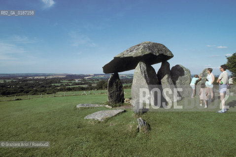 ( GRAN BRETAGNA  )  TOMBA IPOGEA DI PENTRE IFAN  © 1990 Graziano Arici/Rosebud2 / GEO / GALLES / MONUMENTO MEGALITICO