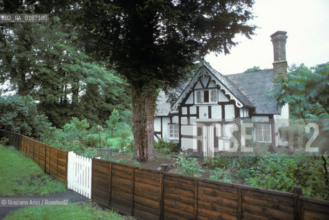 ( GRAN BRETAGNA  )  COTTAGE  © 1990 Graziano Arici/Rosebud2 / GEO / GALLES