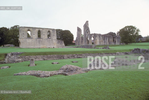 ( GRAN BRETAGNA  )  GLASTONBURY : ROVINE DELLA ABBAZIA © 1990 Graziano Arici/Rosebud2 / GEO / SOMERSET / COPPA DEL SANTO GRAAL / RE ARTU / TAVOLA ROTONDA / CAMELOT / GINEVRA