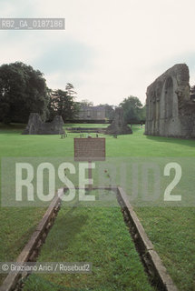 ( GRAN BRETAGNA  )  GLASTONBURY : ROVINE DELLA ABBAZIA  TOMBA DI RE ARTU E DELLA REGINA GINEVRA© 1990 Graziano Arici/Rosebud2 / GEO / SOMERSET / COPPA DEL SANTO GRAAL / RE ARTU / TAVOLA ROTONDA / CAMELOT / GINEVRA