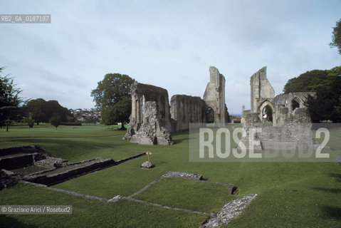 ( GRAN BRETAGNA  )  GLASTONBURY : ROVINE DELLA ABBAZIA  © 1990 Graziano Arici/Rosebud2 / GEO / SOMERSET / COPPA DEL SANTO GRAAL / RE ARTU / TAVOLA ROTONDA / CAMELOT / GINEVRA