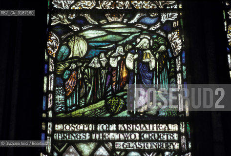 ( GRAN BRETAGNA  )  GLASTONBURY : CATTEDRALE VETRATA SULLA STORIA DEL GRAAL GIUSEPPE DARIMATEA  © 1990 Graziano Arici/Rosebud2 / GEO / SOMERSET / COPPA DEL SANTO GRAAL / RE ARTU / TAVOLA ROTONDA / CAMELOT / GINEVRA