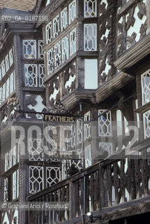 ( GRAN BRETAGNA  )  LUDLOW  : UNA LOCANDA  © 1990 Graziano Arici/Rosebud2 / GEO / SHROPSHIRE /  CASE A GRATICCIO INSEGNA