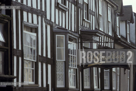 ( GRAN BRETAGNA  )  LUDLOW  : CAFFE  © 1990 Graziano Arici/Rosebud2 / GEO / SHROPSHIRE /  CASE A GRATICCIO INSEGNA