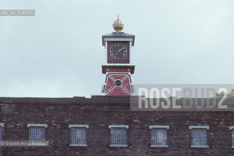 ( GRAN BRETAGNA  )  IRONBRIDGE  : ANTICA FABBRICA SUL FIUME SEVERN  © 1990 Graziano Arici/Rosebud2 / GEO / SHROPSHIRE /  ARCHEOLOGIA INDUSTRALE / OROLOGIO