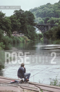 ( GRAN BRETAGNA  )  IRONBRIDGE  : IL PONTE IN FERRO PIU ANTICO DEL MONDO , SUL FIUME SEVERN  © 1990 Graziano Arici/Rosebud2 / GEO / SHROPSHIRE /  ARCHEOLOGIA INDUSTRALE