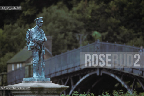 ( GRAN BRETAGNA  )  IRONBRIDGE  : IL PONTE IN FERRO PIU ANTICO DEL MONDO , SUL FIUME SEVERN  © 1990 Graziano Arici/Rosebud2 / GEO / SHROPSHIRE /  ARCHEOLOGIA INDUSTRALE