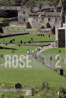 ( GRAN BRETAGNA  )  ST.DAVIDS  : LA CATTEDRALE  © 1990 Graziano Arici/Rosebud2 / GEO / GALLES