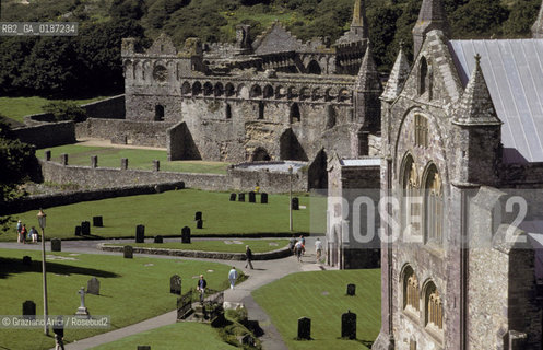 ( GRAN BRETAGNA  )  ST.DAVIDS  : LA CATTEDRALE  © 1990 Graziano Arici/Rosebud2 / GEO / GALLES